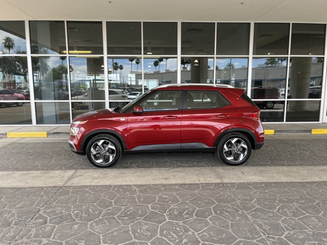Used 2025 Hyundai Venue SEL image 2