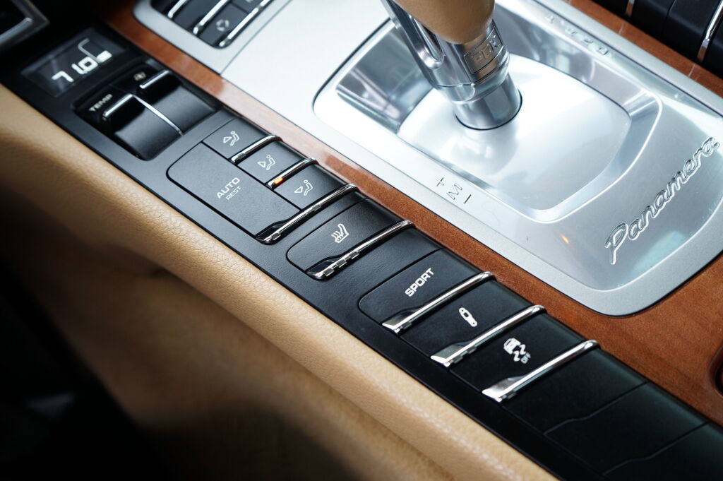 Used 2011 Porsche Panamera 4 image 26