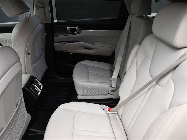 Used 2023 Kia Sorento SX Prestige image 16