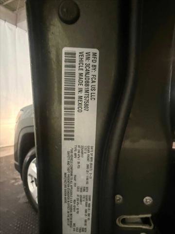 Certified 2021 Jeep Compass Latitude image 38