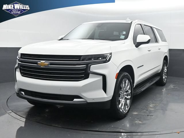 Used 2022 Chevrolet Suburban LT RWD image 3