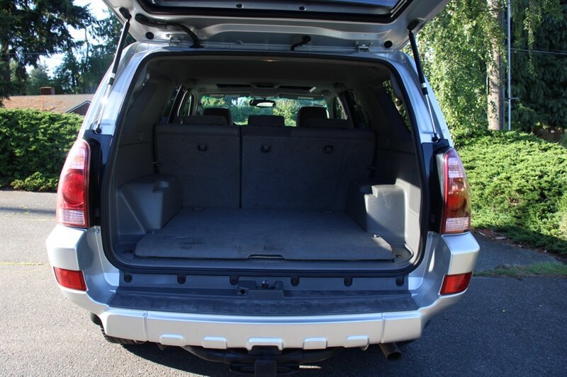 Used 2005 Toyota 4Runner SR5 AWD/4WD image 17