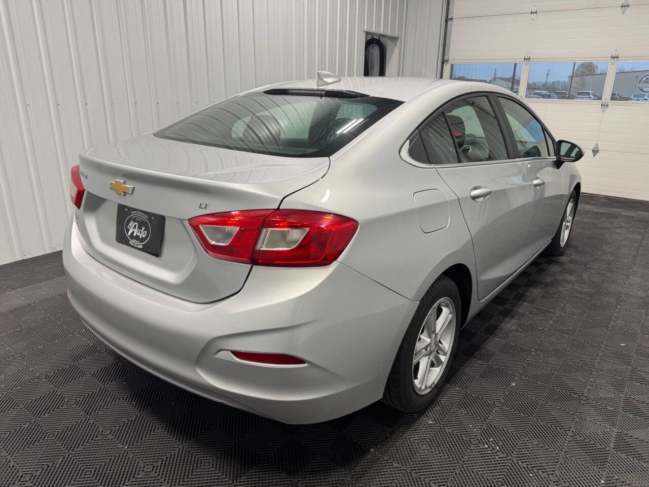 Used 2016 Chevrolet Cruze LT FWD image 3