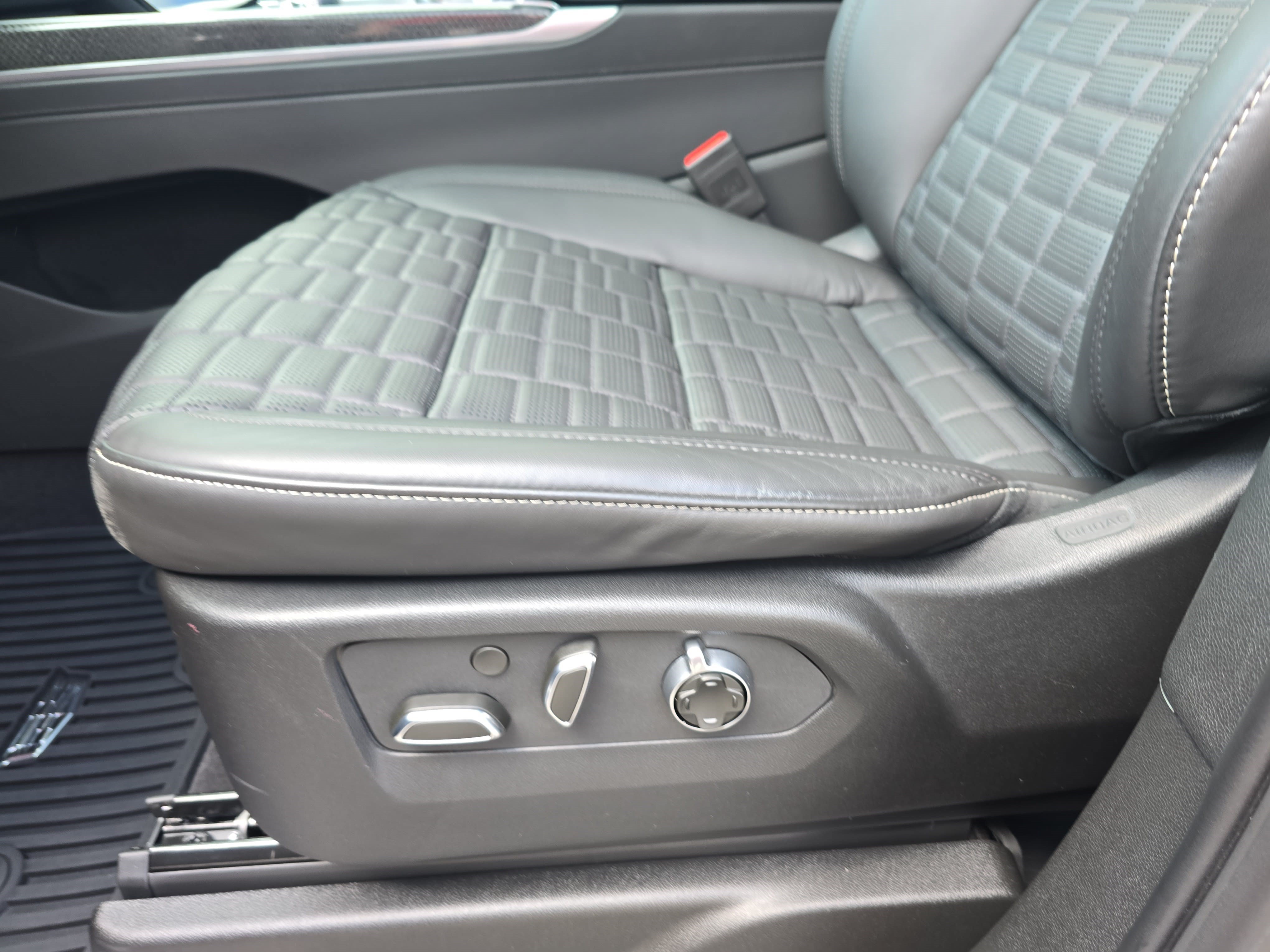 Certified 2025 Cadillac Escalade V AWD/4WD image 30