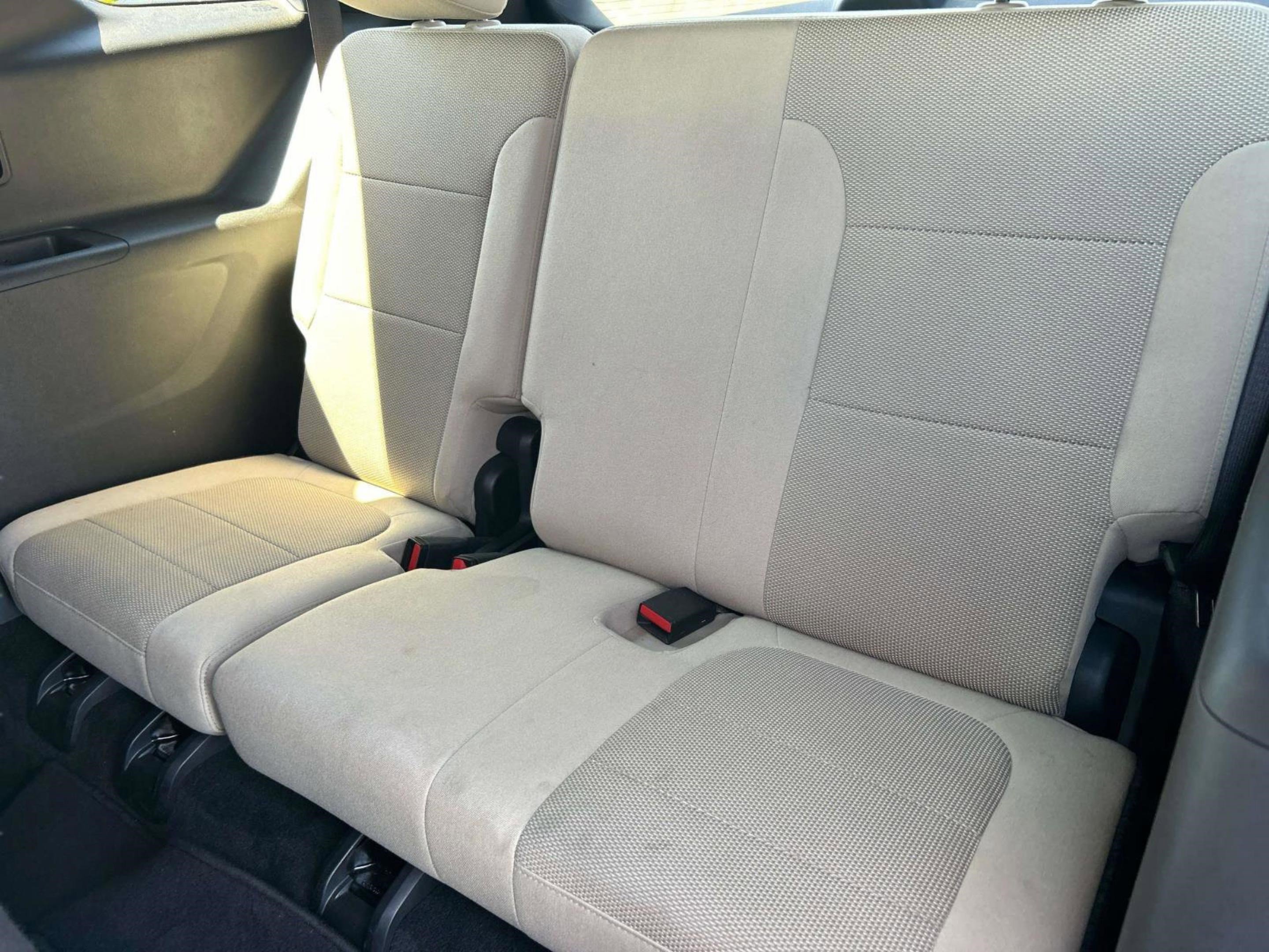 Used 2023 Chevrolet Traverse LS FWD image 18