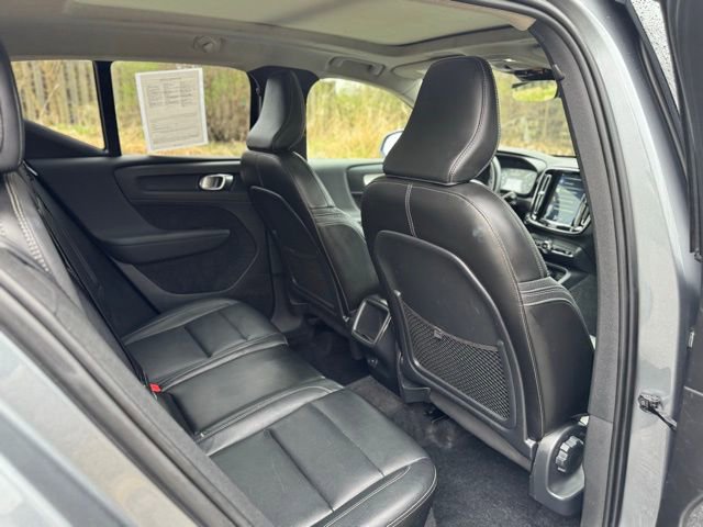 Used 2019 Volvo XC40 T5 Momentum AWD/4WD image 16