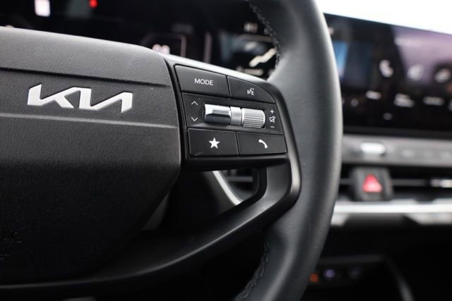 Used 2025 Kia K4 EX image 29