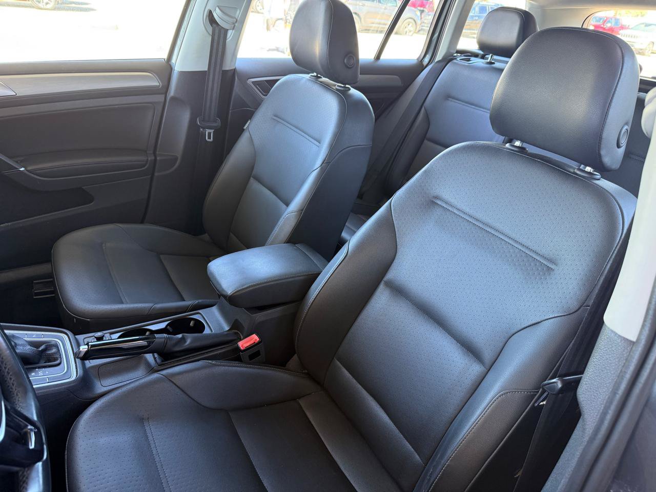 Used 2015 Volkswagen Golf TDI SE FWD image 10