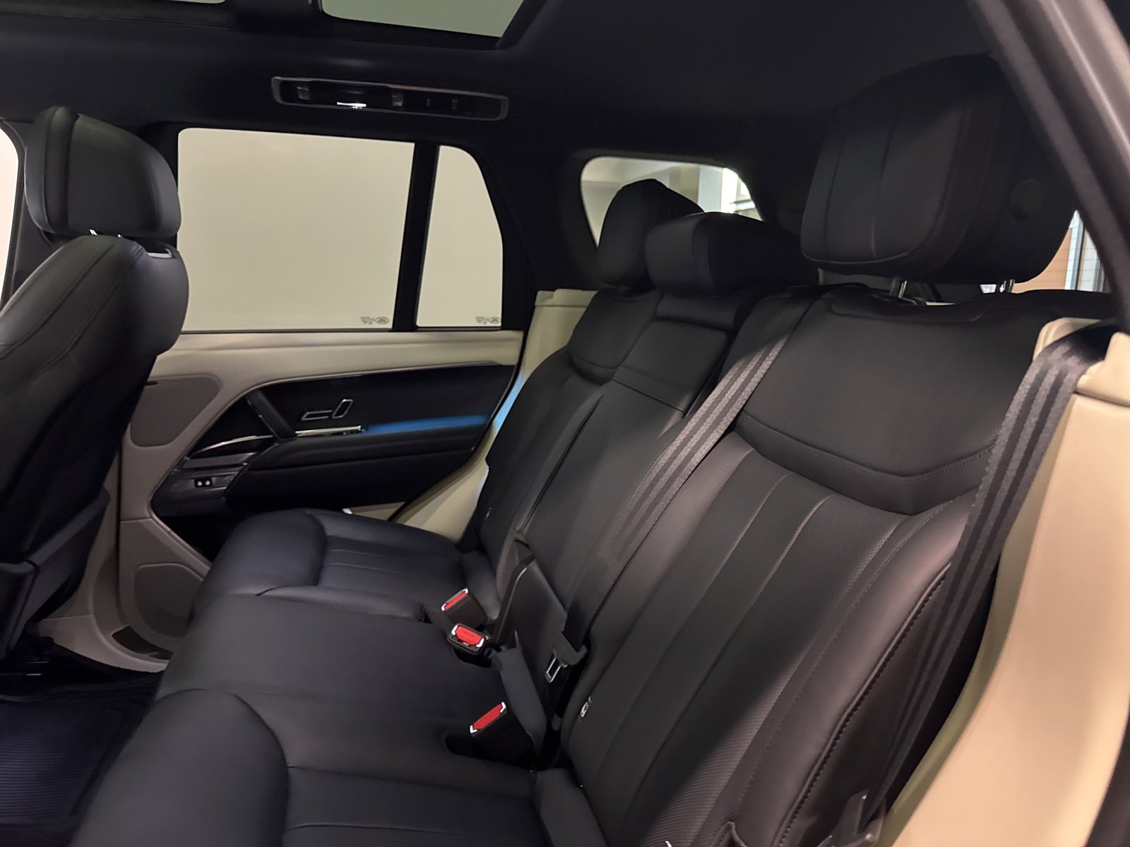 Used 2024 Land Rover Range Rover SE image 15