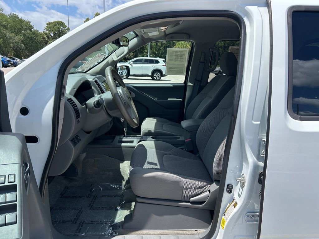 Used 2017 Nissan Frontier SV w/ SV Value Truck Package RWD image 16