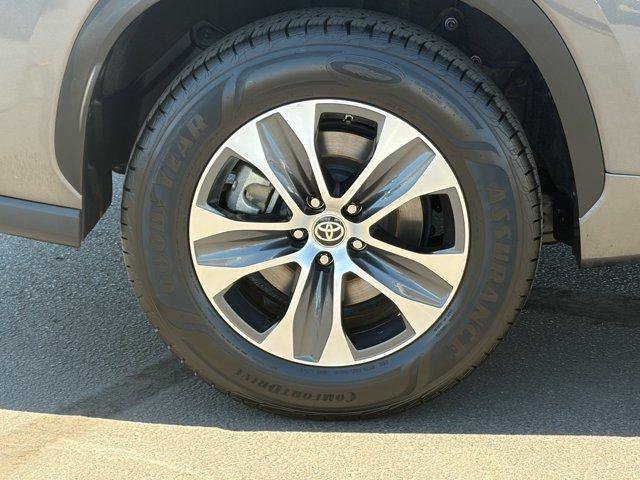 Used 2023 Toyota Highlander XLE FWD image 10