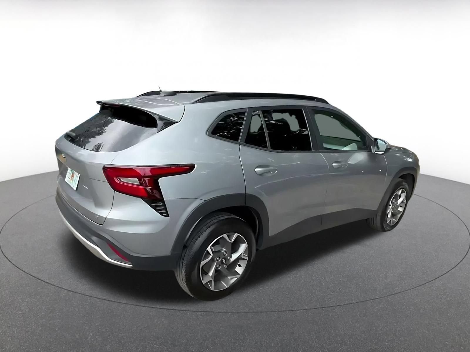 Used 2025 Chevrolet Trax LT w/ LT Convenience Package FWD image 13