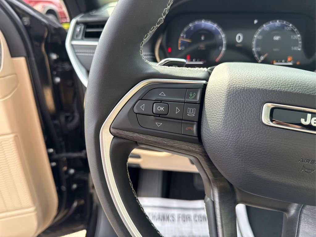 Used 2025 Jeep Grand Cherokee L Limited w/ Luxury Tech Group II image 29