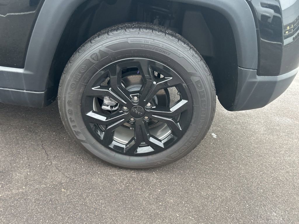 Used 2024 Jeep Compass Latitude image 9