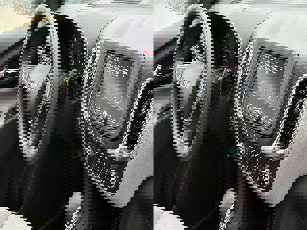 Used 2024 Chevrolet Equinox LS image 35