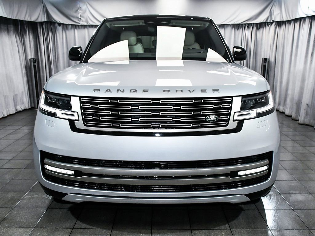 Used 2025 Land Rover Range Rover SE AWD/4WD image 2