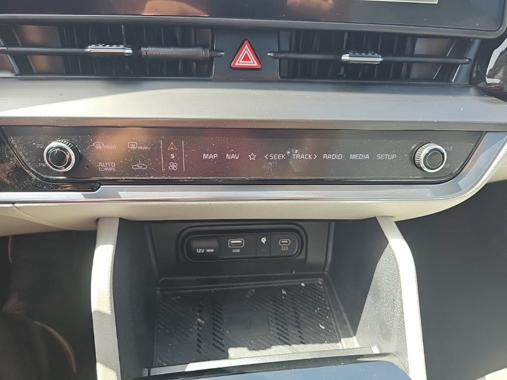 Certified 2025 Kia Sportage EX w/ Premium Package FWD image 44