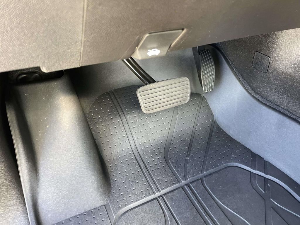 Used 2021 Chevrolet Suburban RST w/ Luxury Package image 19