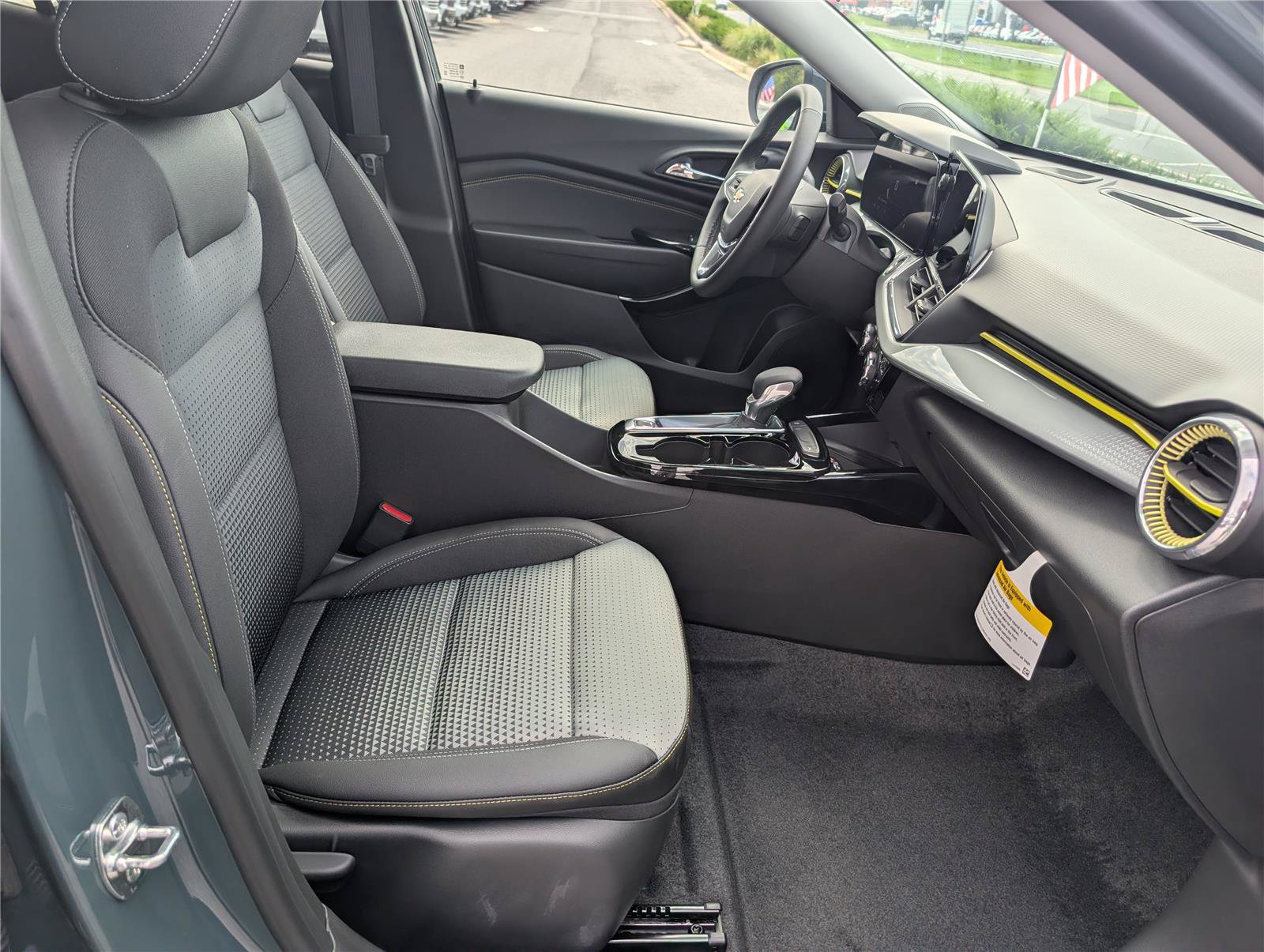 New 2026 Chevrolet Trax LT w/ Sunroof Package FWD image 7