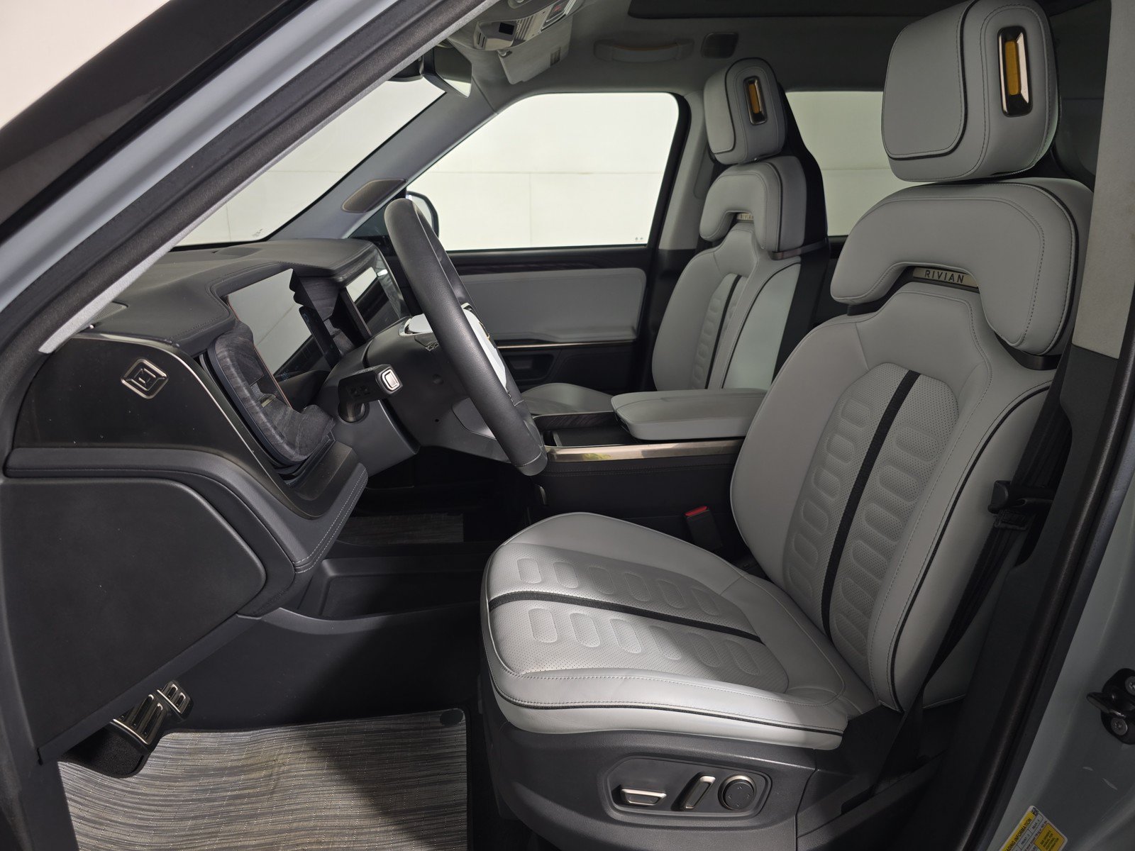 Used 2022 Rivian R1T Adventure AWD/4WD image 20