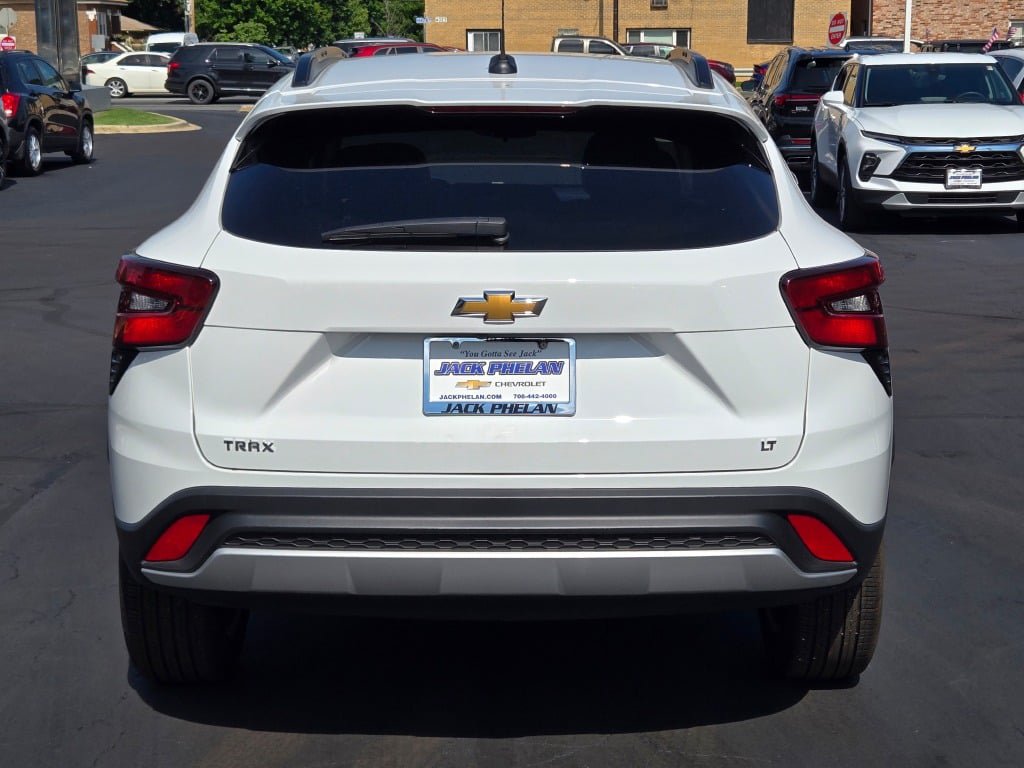 Used 2026 Chevrolet Trax LT FWD image 12