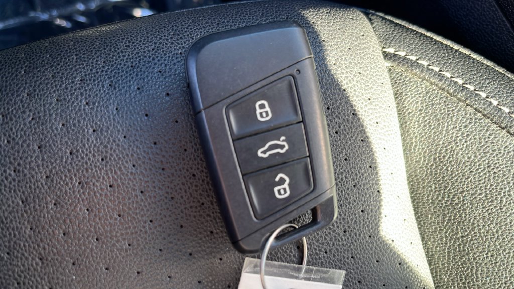 Used 2022 Volkswagen Jetta SE FWD image 36