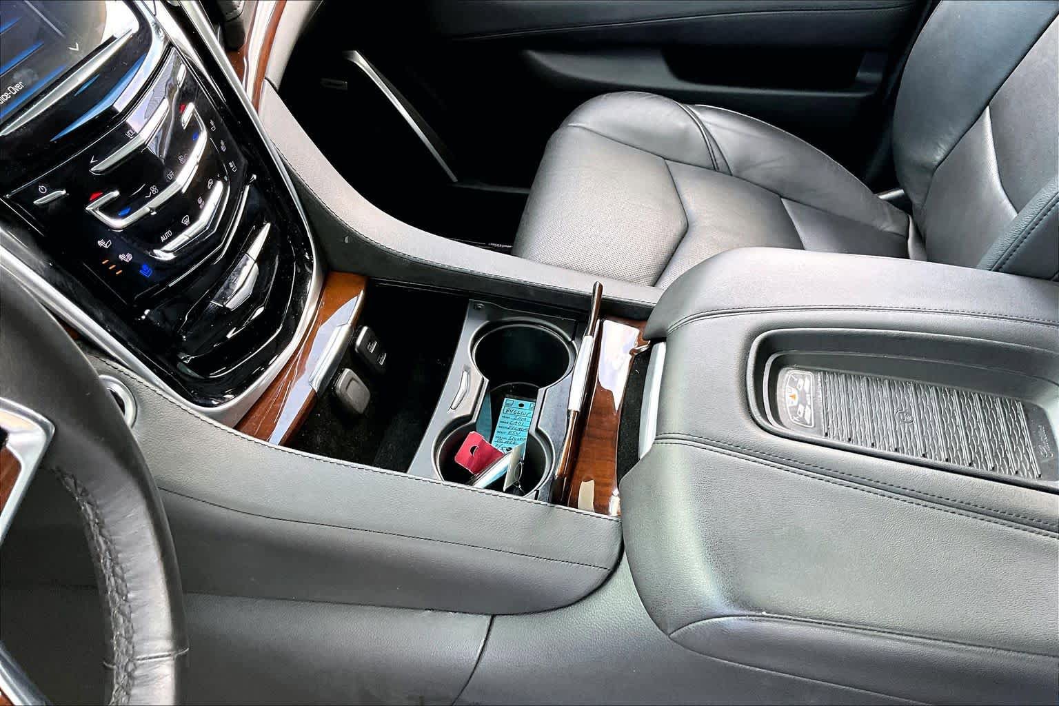 Used 2019 Cadillac Escalade ESV Luxury AWD/4WD image 17