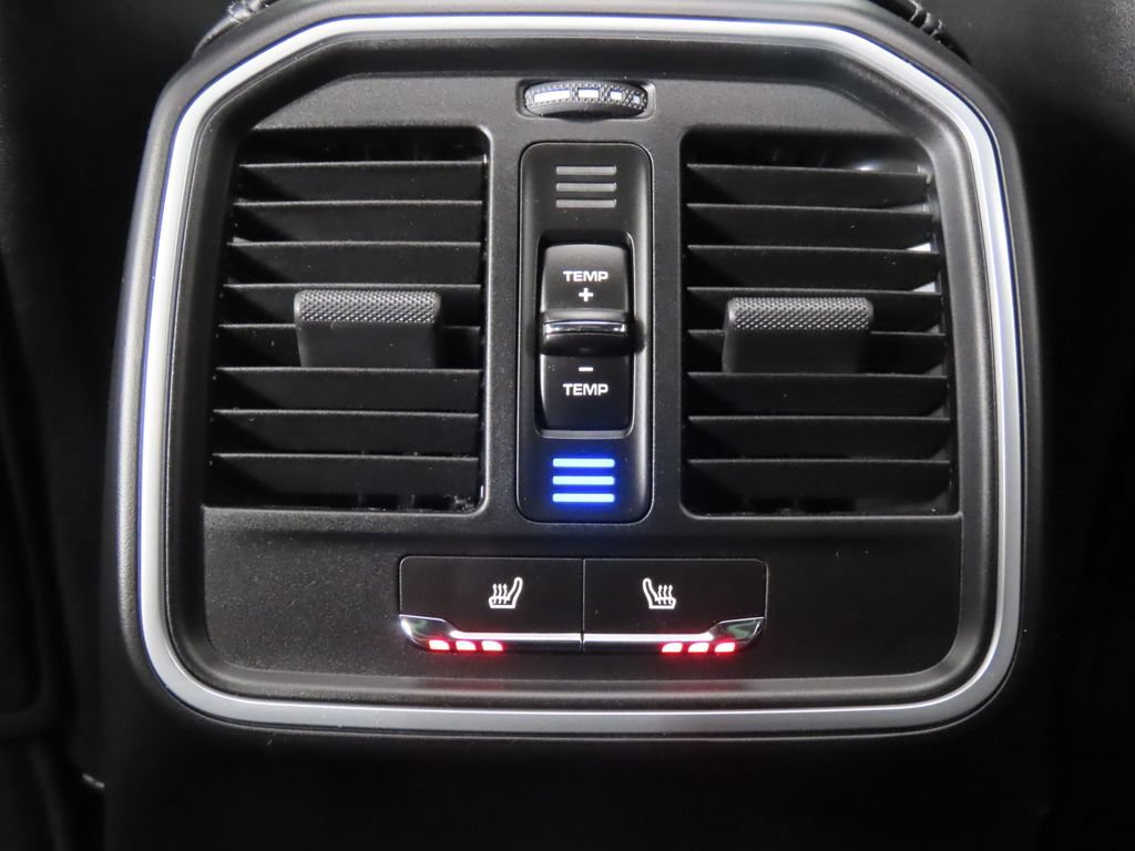 Certified 2026 Porsche Macan AWD/4WD image 33