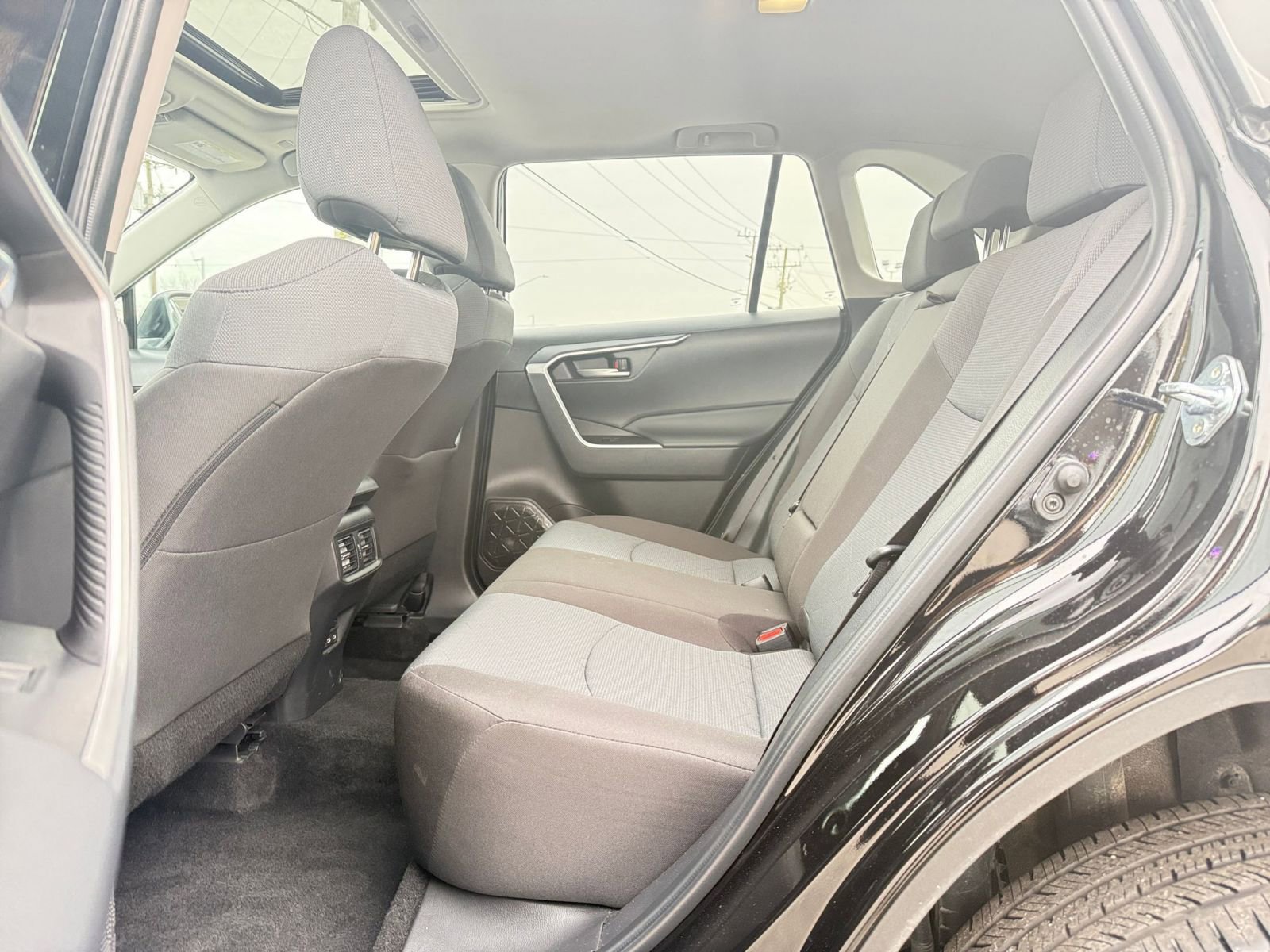 Used 2025 Toyota RAV4 XLE image 25