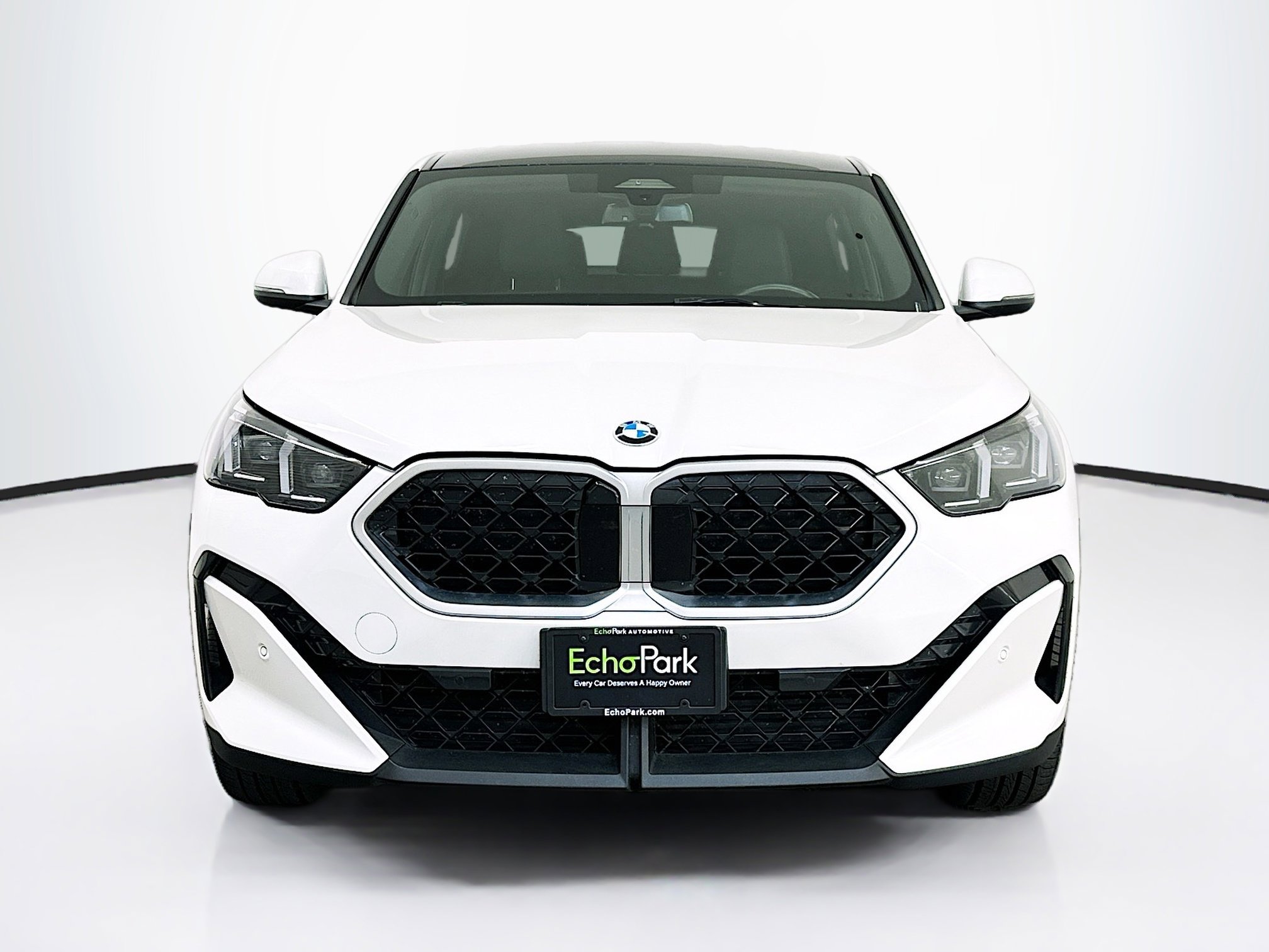 Used 2025 BMW X2 xDrive28i AWD/4WD image 2