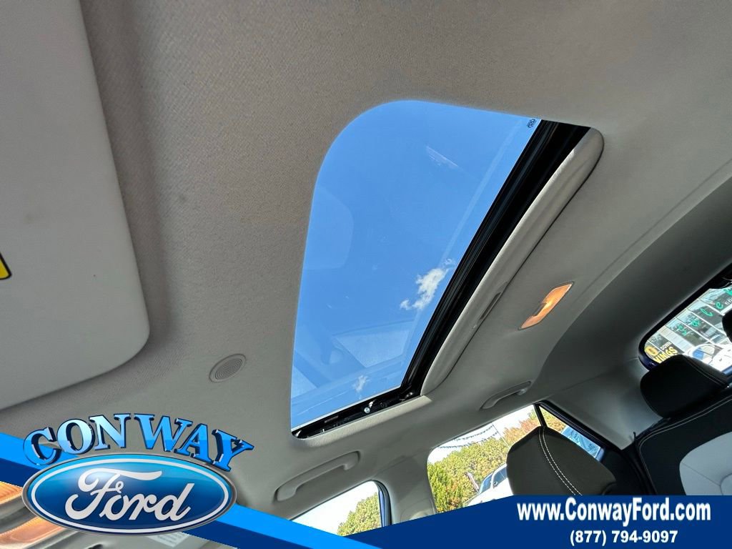 Used 2024 Hyundai Venue SEL image 32