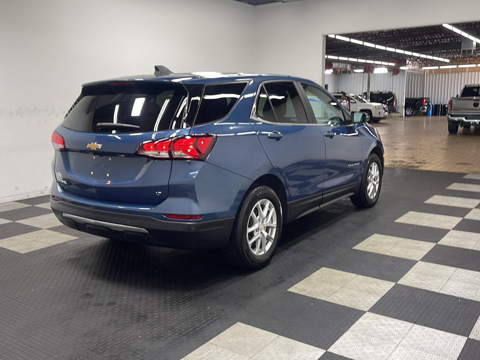 Used 2024 Chevrolet Equinox LT FWD image 19