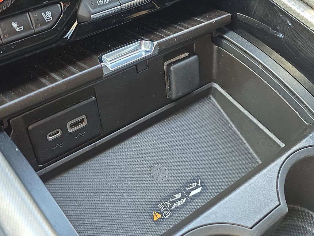 Used 2022 GMC Yukon XL Denali w/ Denali Premium Package image 30