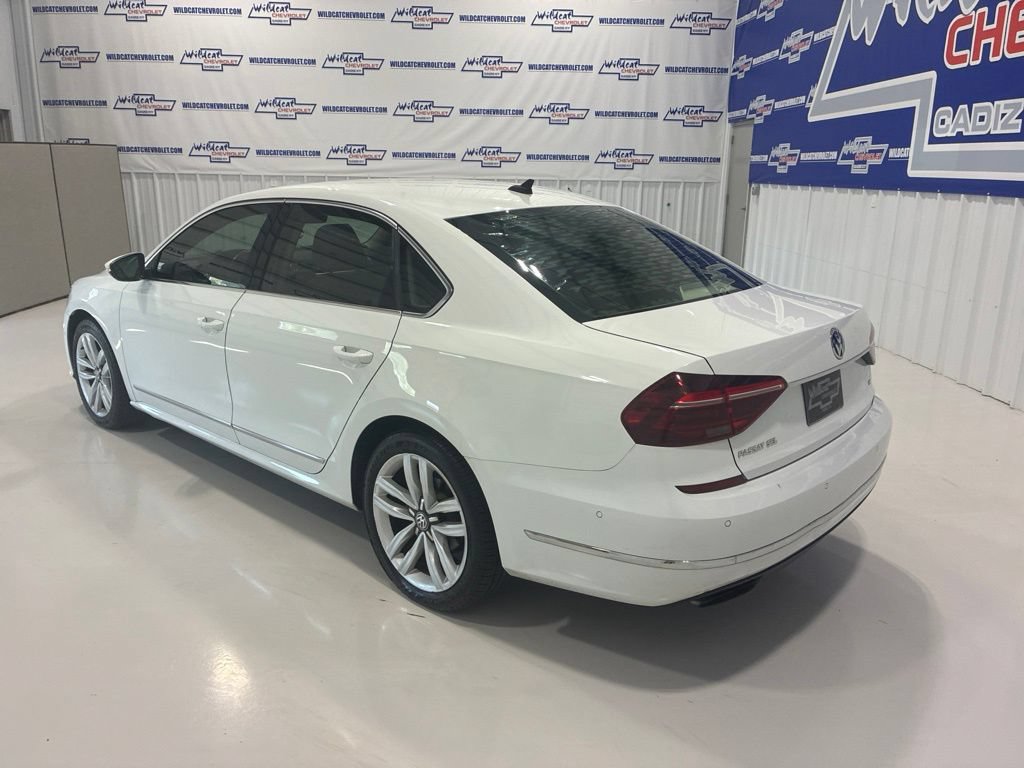 Used 2017 Volkswagen Passat 3.6 SEL Premium FWD image 4