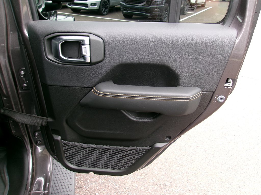Certified 2025 Jeep Wrangler Unlimited Sahara w/ Safety Group AWD/4WD image 9