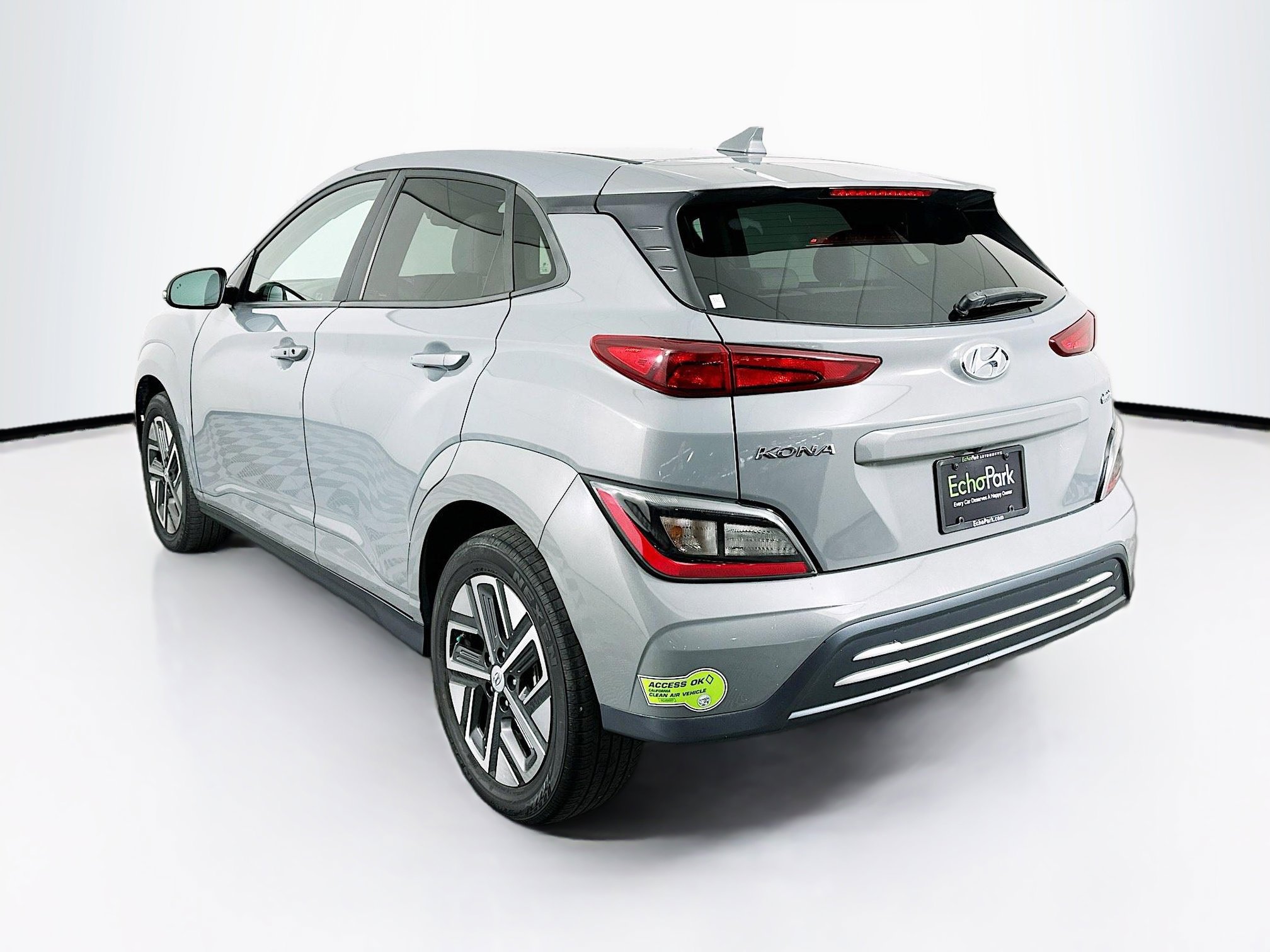 Used 2023 Hyundai Kona SE w/ Cargo Package image 5