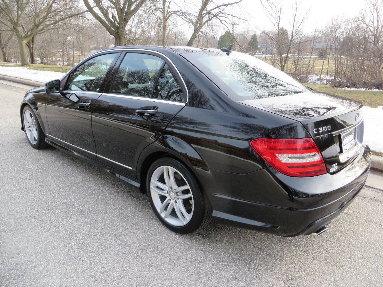 Used 2012 Mercedes-Benz C 300 4MATIC Sedan image 3