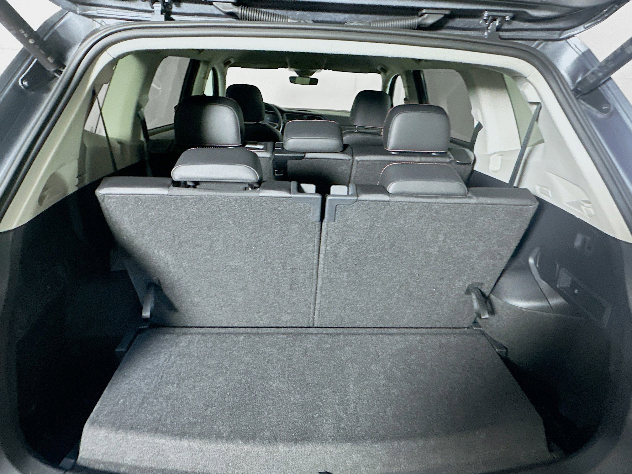 Used 2024 Volkswagen Tiguan Wolfsburg Edition image 26