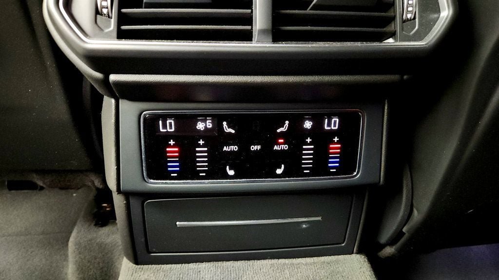 Used 2019 Lamborghini Urus AWD/4WD image 32