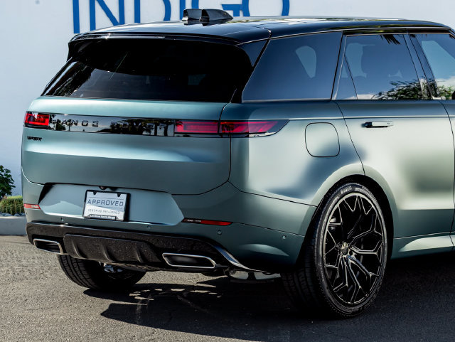 New 2025 Land Rover Range Rover Sport Dynamic SE AWD/4WD image 7