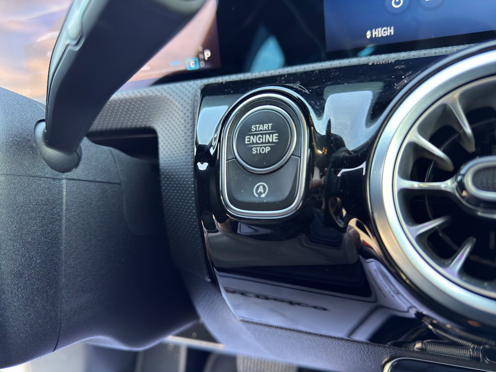 Used 2025 Mercedes-Benz CLA 250 4MATIC image 24