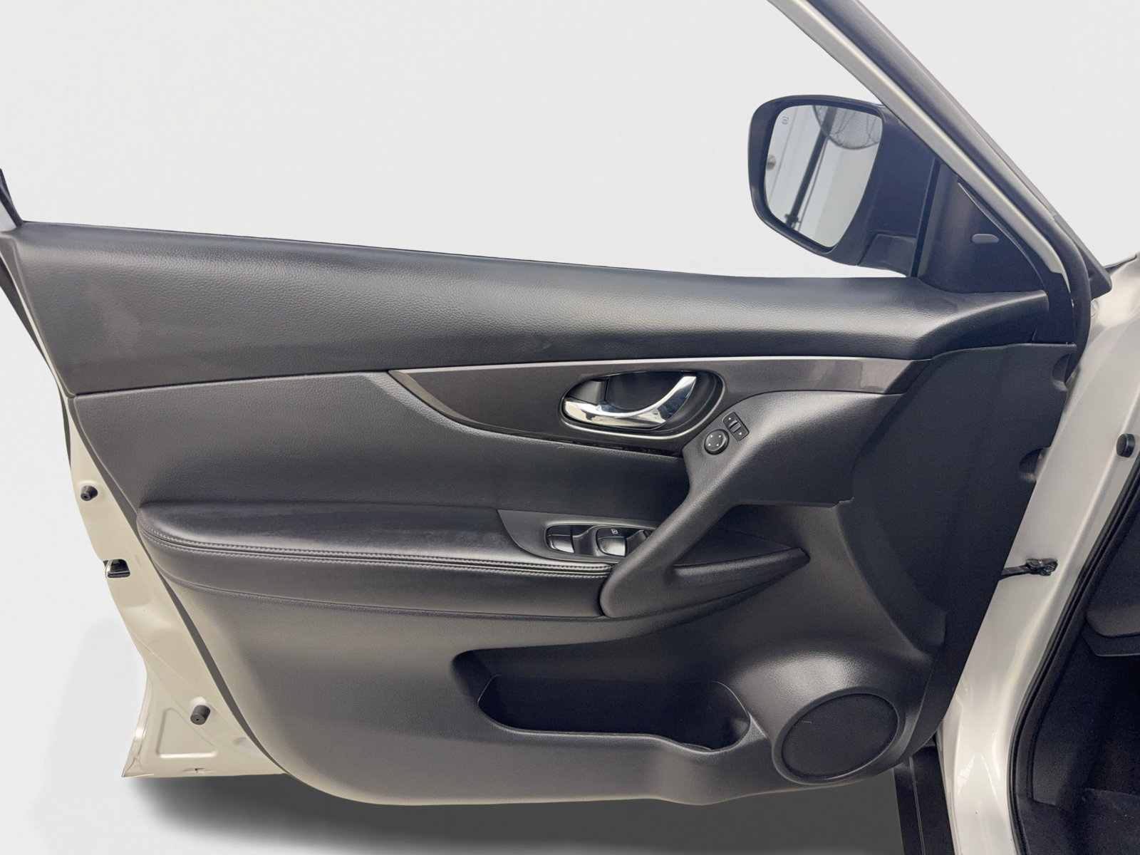 Used 2019 Nissan Rogue S w/ Special Edition Package FWD image 32