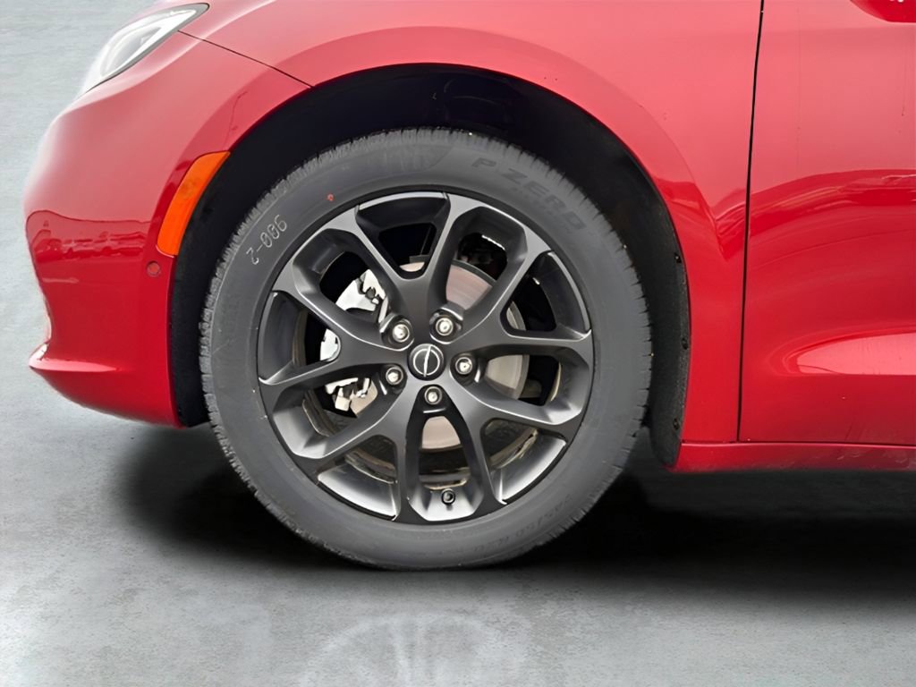 New 2026 Chrysler Pacifica Limited w/ Uconnect Theater Family Group image 43