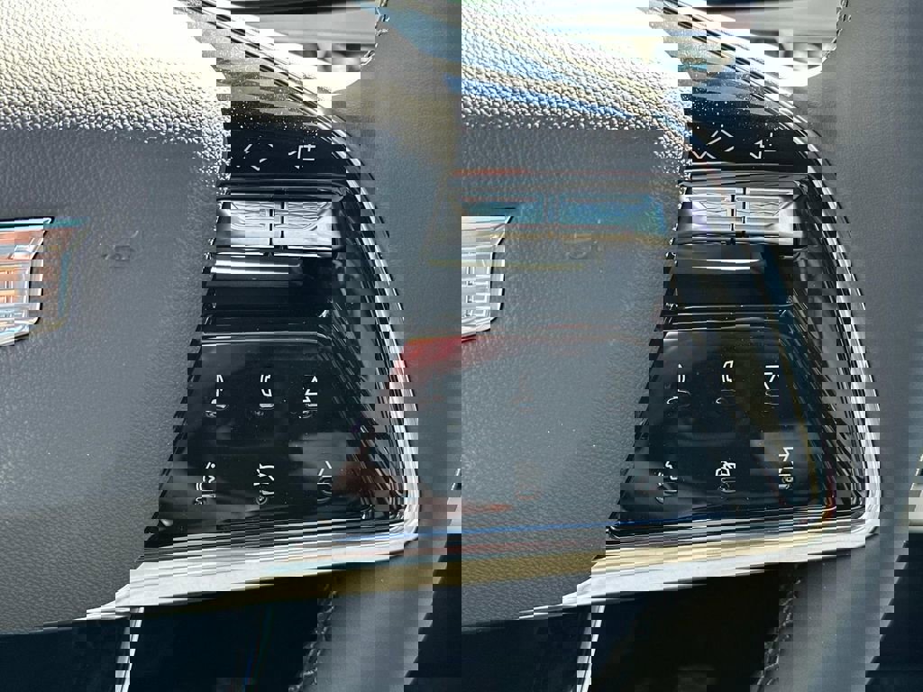 New 2025 Cadillac Lyriq Luxury image 14