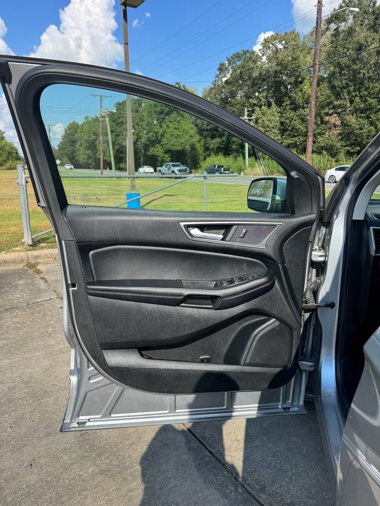 Used 2023 Ford Edge SEL image 7