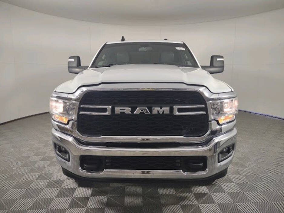 Used 2024 RAM 2500 Tradesman w/ Chrome Appearance Group AWD/4WD image 4