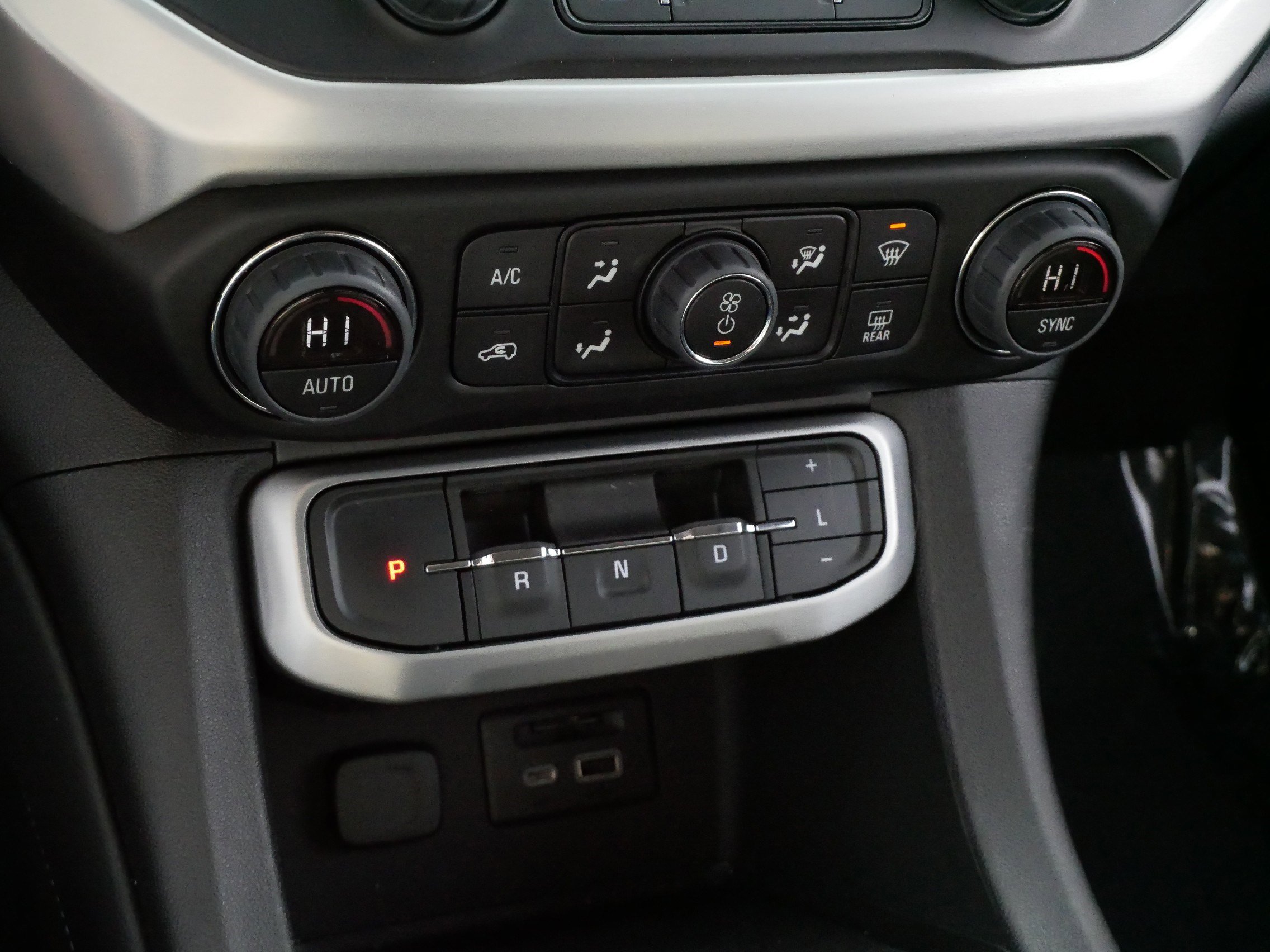 Used 2023 GMC Acadia SLT w/ Preferred Package image 23