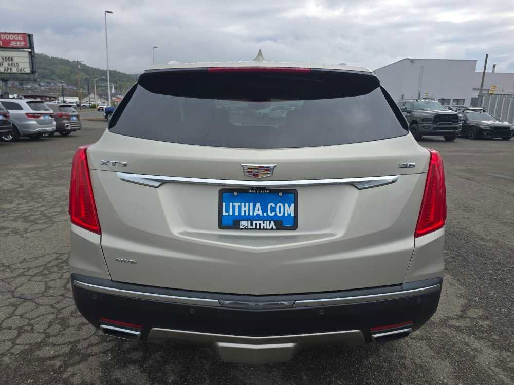Used 2017 Cadillac XT5 Platinum w/ Driver Assist Package image 4