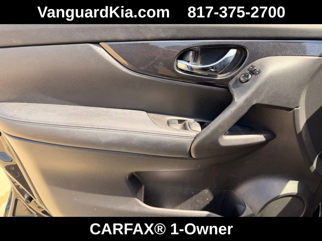 Used 2019 Nissan Rogue SV image 17