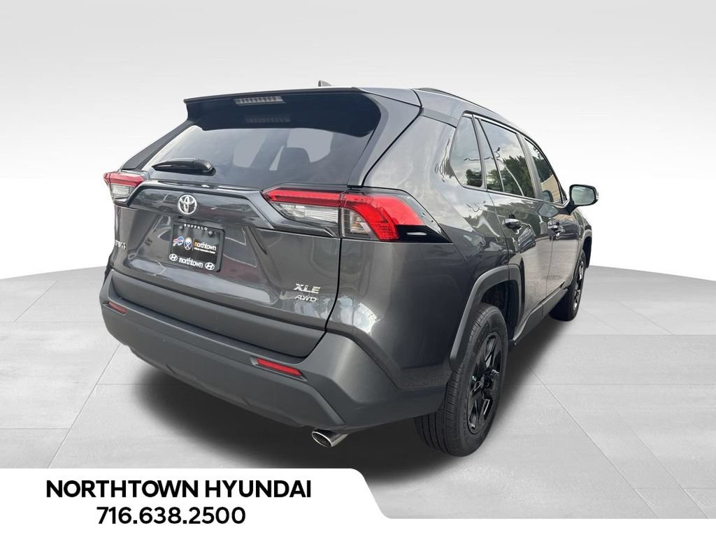 Used 2025 Toyota RAV4 XLE AWD/4WD image 5